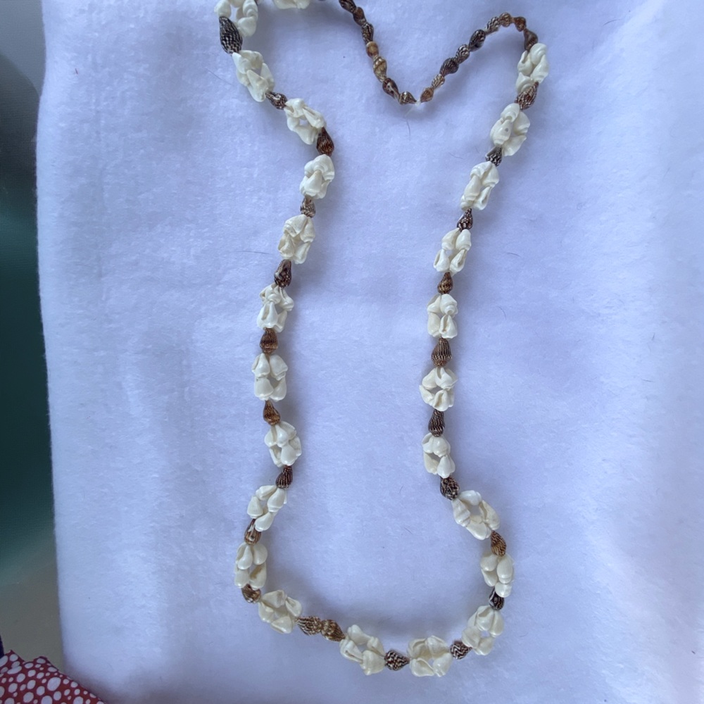 Retro shell necklass